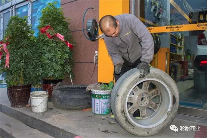 不少大型轮胎店已经开始裁员，节约成本